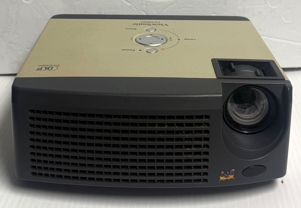 ViewSonic PJ506D DLP Projector (2000 LUMENS, SVGA Resolution 800 x 600) (USED) - Image 4