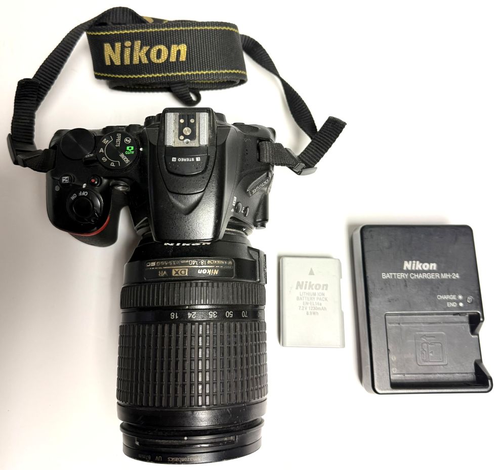 Nikon D5500 DSLR 24.2 MP Wi-Fi Camera Nikon 18-140mm Zoom Lens and UV 67mm Filter (USED)