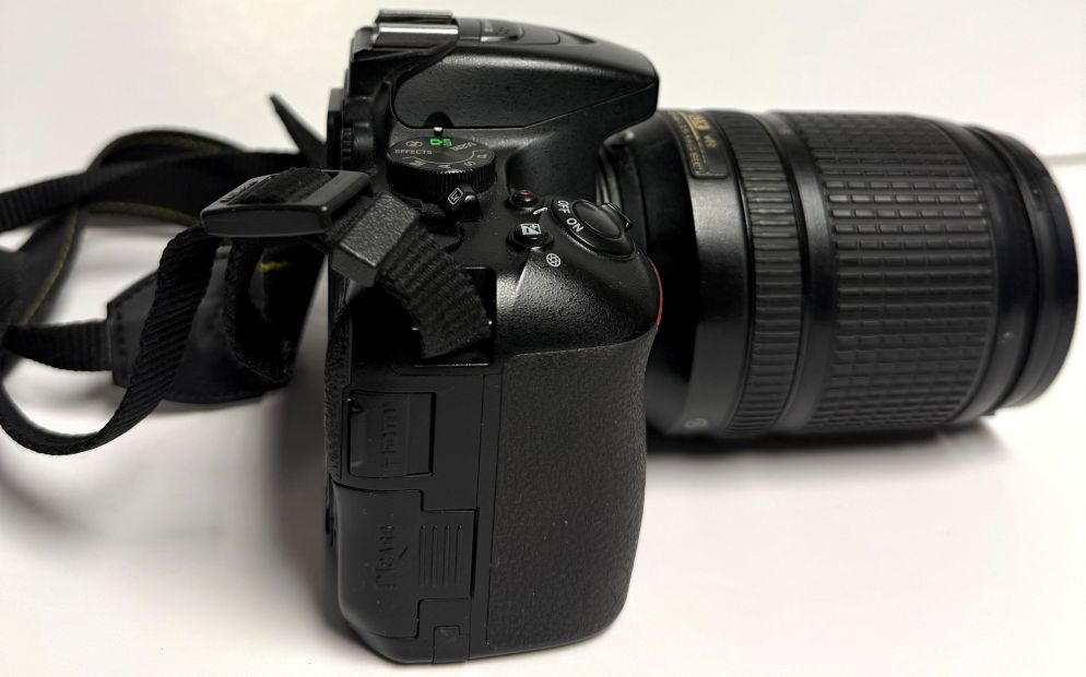 Nikon D5500 DSLR 24.2 MP Wi-Fi Camera Nikon 18-140mm Zoom Lens and UV 67mm Filter (USED) - Image 7