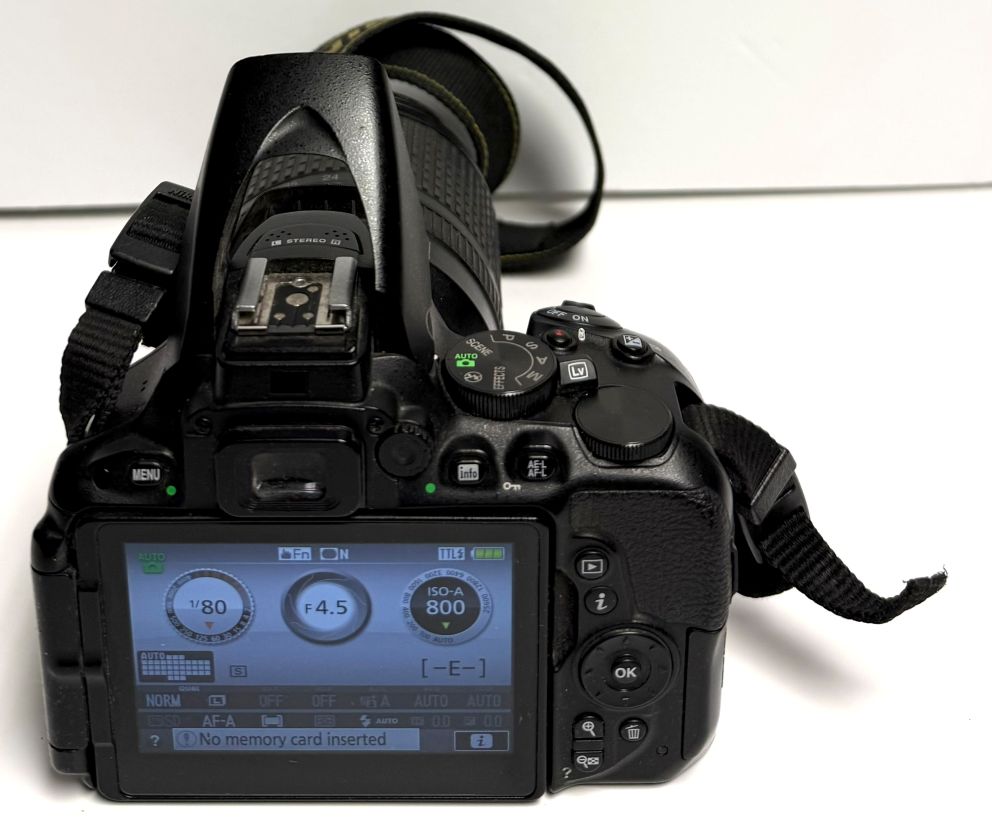 Nikon D5500 DSLR 24.2 MP Wi-Fi Camera Nikon 18-140mm Zoom Lens and UV 67mm Filter (USED) - Image 3