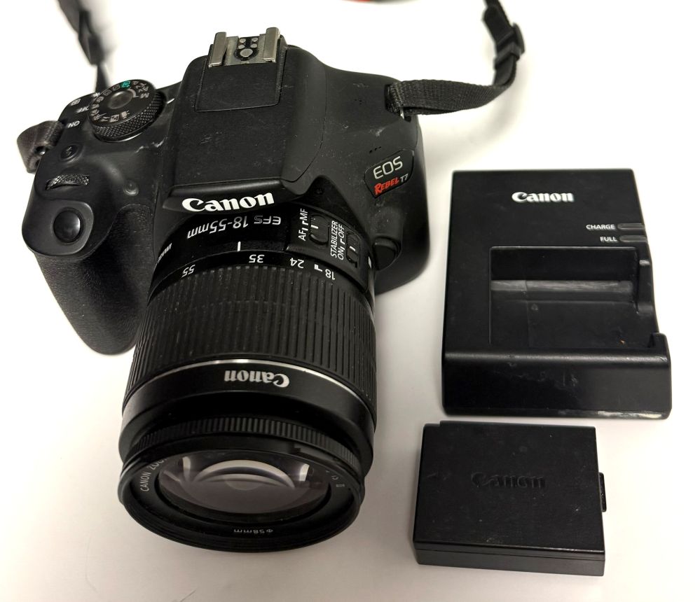 Canon EOS Rebel T7 24.1MP DSLR Camera with 18-55mm Lens Kit (USED)